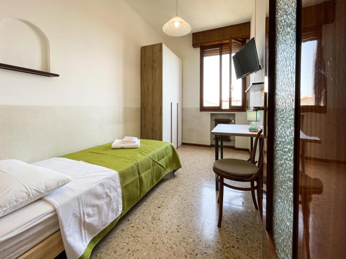 Hotel Casa Gramsci - Affitti Brevi Italia Módena Exterior foto